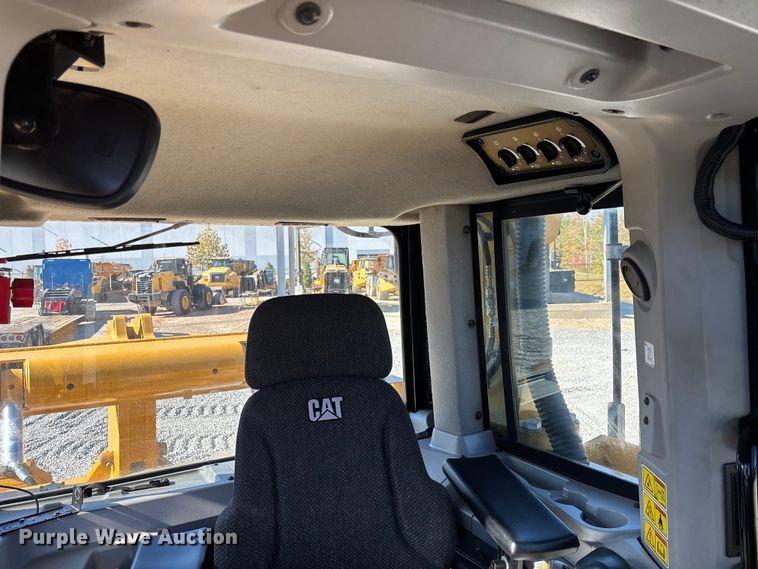 image for item DU0262 2022 Caterpillar D8T dozer