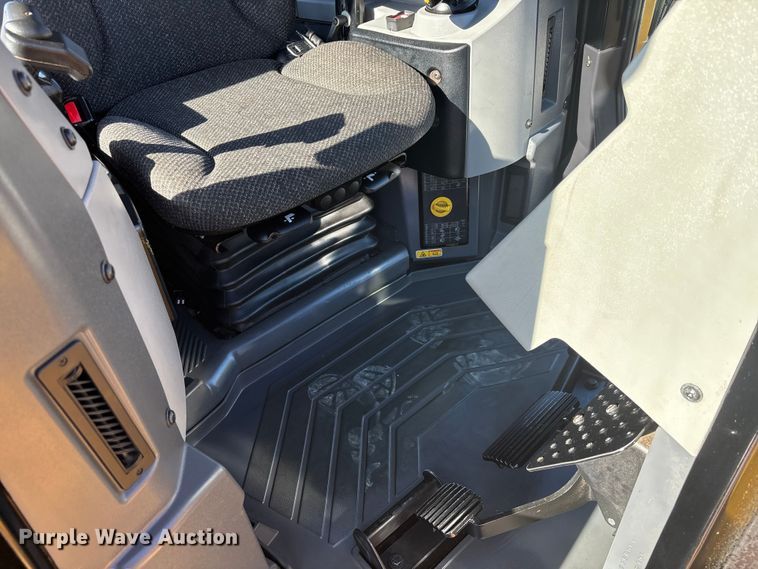 image for item DU0262 2022 Caterpillar D8T dozer