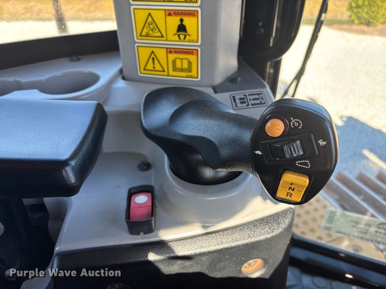 image for item DU0262 2022 Caterpillar D8T dozer