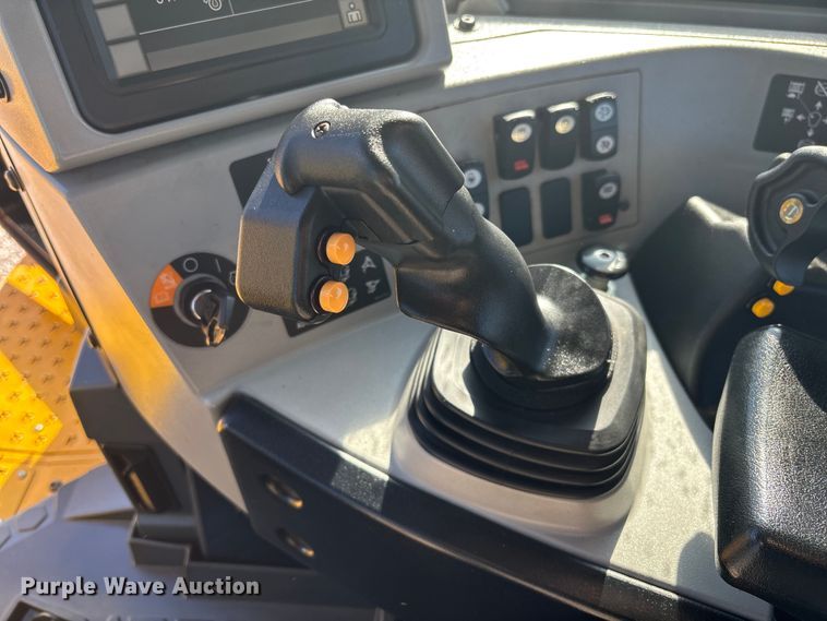 image for item DU0262 2022 Caterpillar D8T dozer