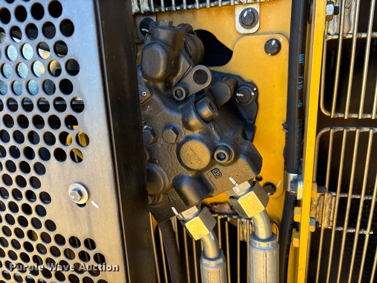 image for item DU0262 2022 Caterpillar D8T dozer