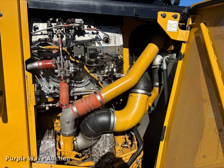 image for item DU0262 2022 Caterpillar D8T dozer