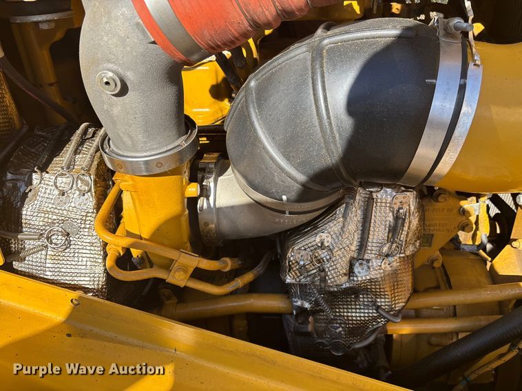 image for item DU0262 2022 Caterpillar D8T dozer