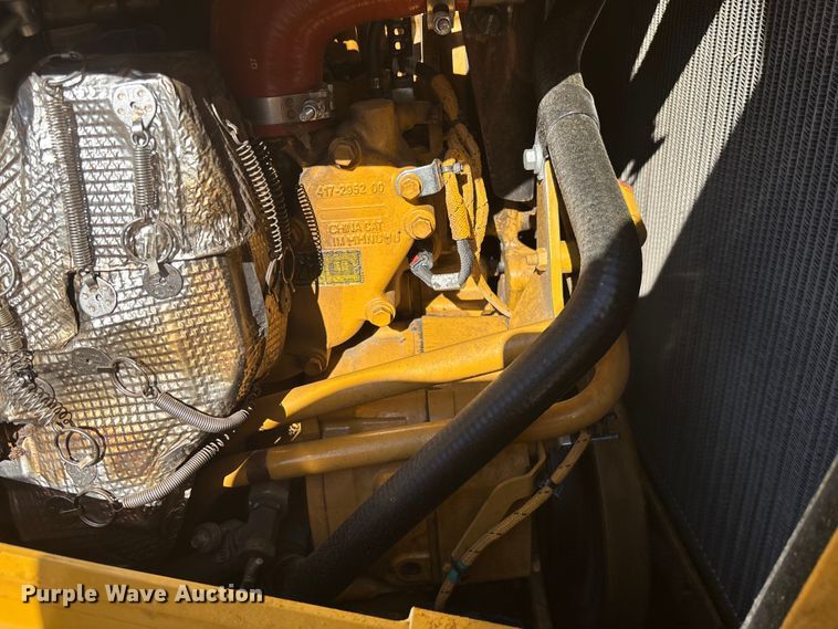 image for item DU0262 2022 Caterpillar D8T dozer