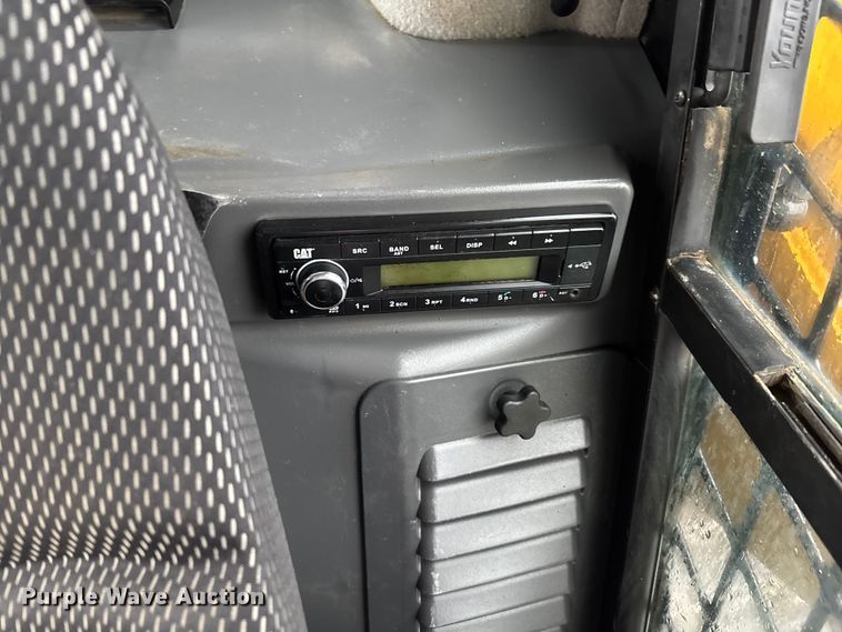 image for item DU0301 2022 Caterpillar 299D3 tracked skid steer loader