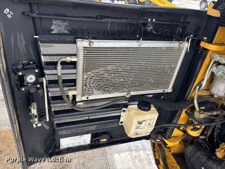 image for item DU0301 2022 Caterpillar 299D3 tracked skid steer loader