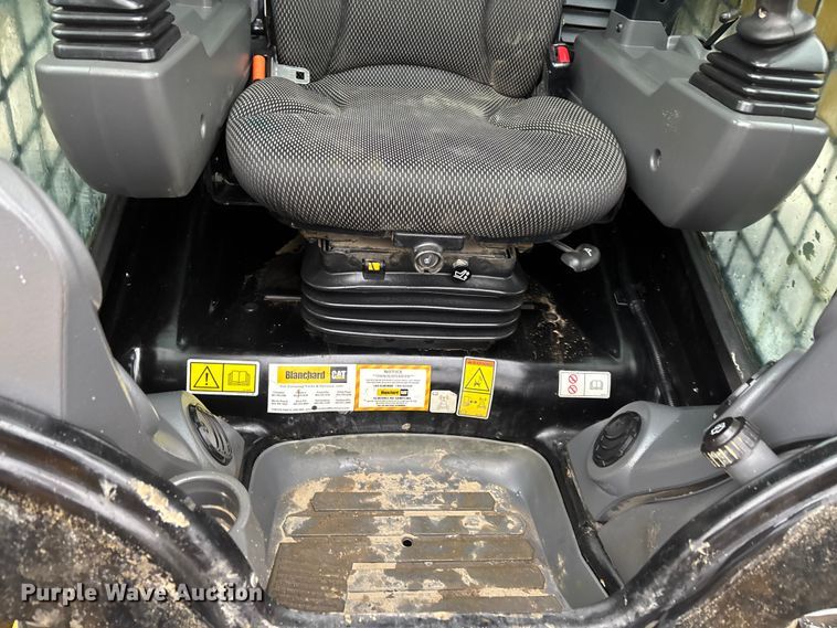 image for item DU0304 2023 Caterpillar 289D3 tracked skid steer loader