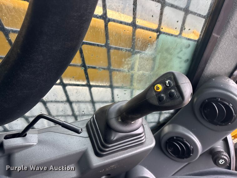 image for item DU0304 2023 Caterpillar 289D3 tracked skid steer loader