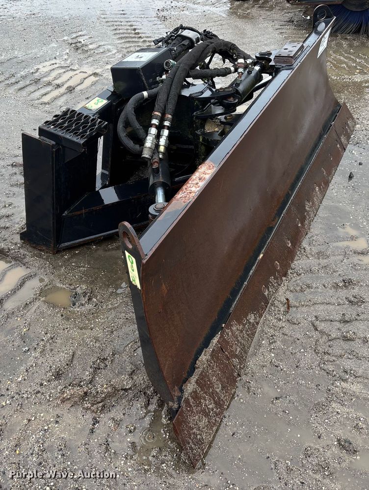 image for item DU0309 Caterpillar skid steer dozer blade