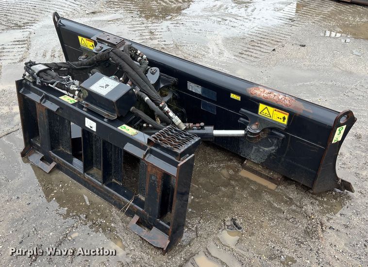 image for item DU0309 Caterpillar skid steer dozer blade