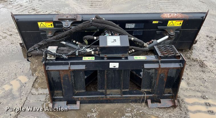 image for item DU0309 Caterpillar skid steer dozer blade