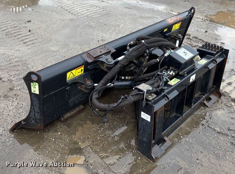 image for item DU0309 Caterpillar skid steer dozer blade