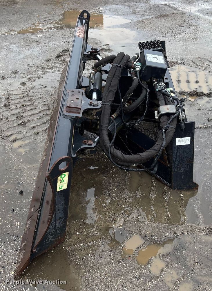 image for item DU0309 Caterpillar skid steer dozer blade