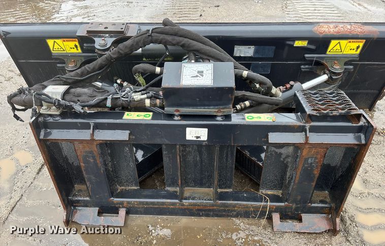 image for item DU0309 Caterpillar skid steer dozer blade