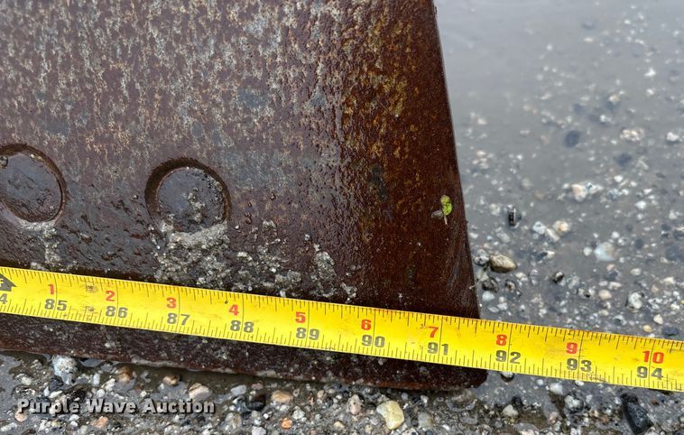 image for item DU0309 Caterpillar skid steer dozer blade