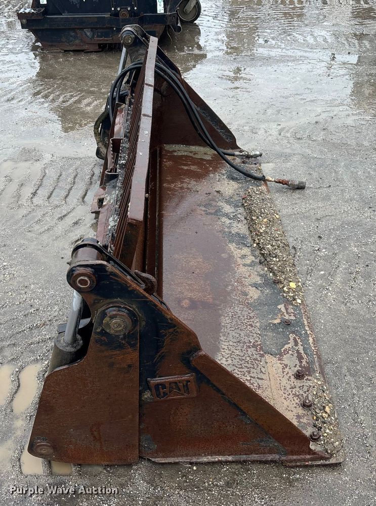 image for item DU0311 Caterpillar skid steer four-in-one bucket