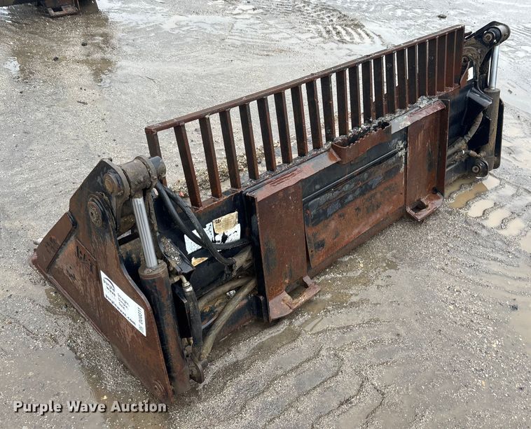 image for item DU0311 Caterpillar skid steer four-in-one bucket