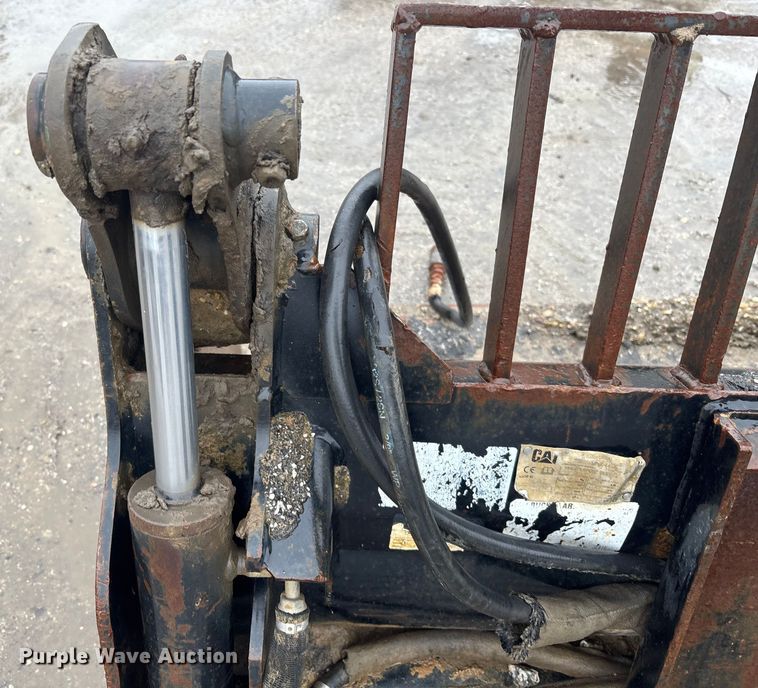 image for item DU0311 Caterpillar skid steer four-in-one bucket