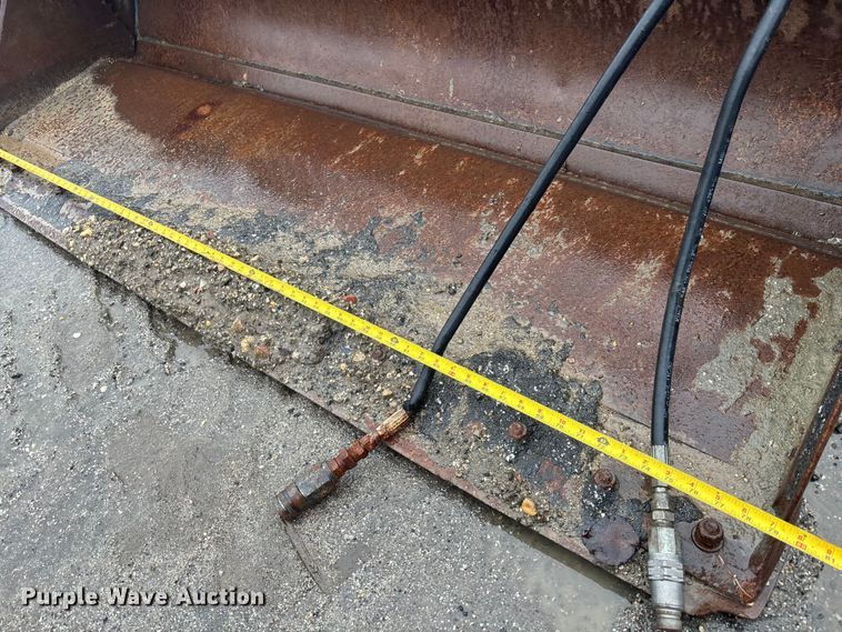 image for item DU0311 Caterpillar skid steer four-in-one bucket