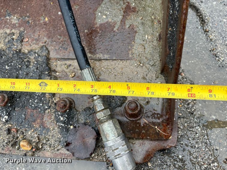 image for item DU0311 Caterpillar skid steer four-in-one bucket