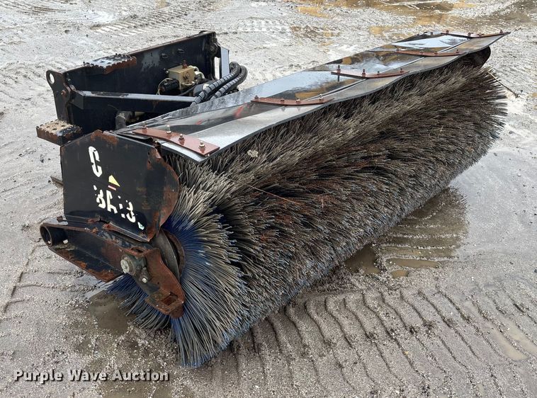 image for item DU0314 Caterpillar BA18 skid steer broom