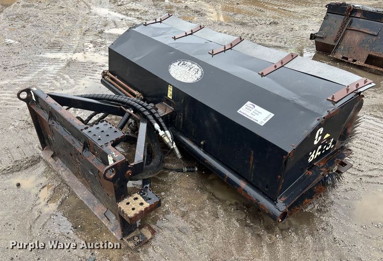 image for item DU0314 Caterpillar BA18 skid steer broom