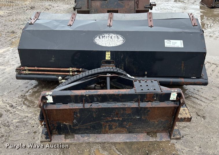 image for item DU0314 Caterpillar BA18 skid steer broom