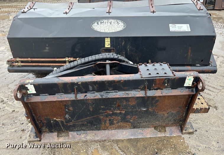 image for item DU0314 Caterpillar BA18 skid steer broom