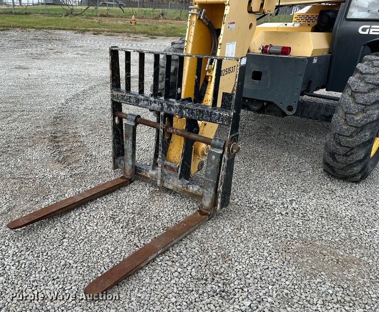 image for item DV0752 Gehl RS8-42 telehandler