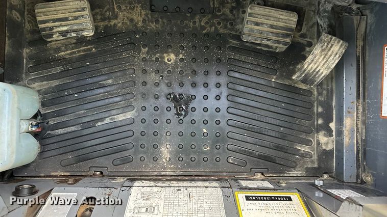 image for item DV0761 2015 Takeuchi TL12 tracked skid steer loader