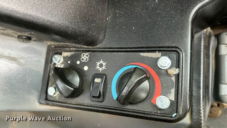 image for item DV0761 2015 Takeuchi TL12 tracked skid steer loader