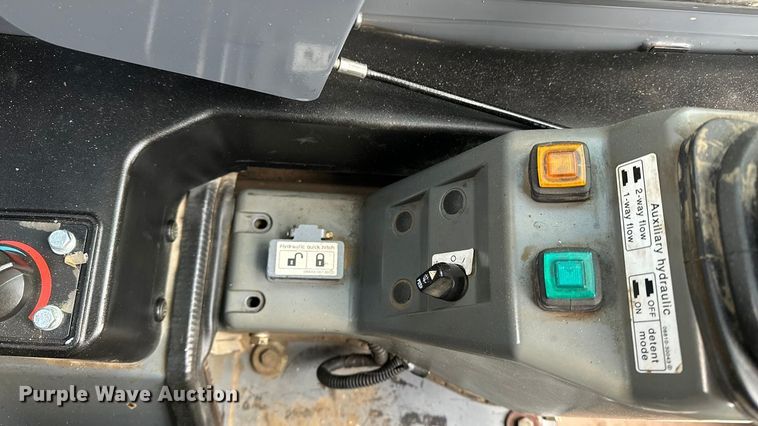 image for item DV0761 2015 Takeuchi TL12 tracked skid steer loader