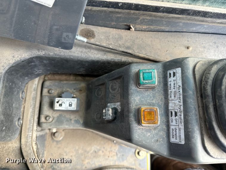 image for item DV0762 2013 Takeuchi TL12 tracked skid steer loader