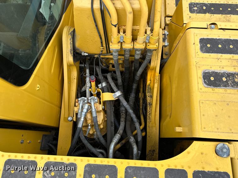 image for item DV0764 2019 Komatsu PC290LC-11 excavator
