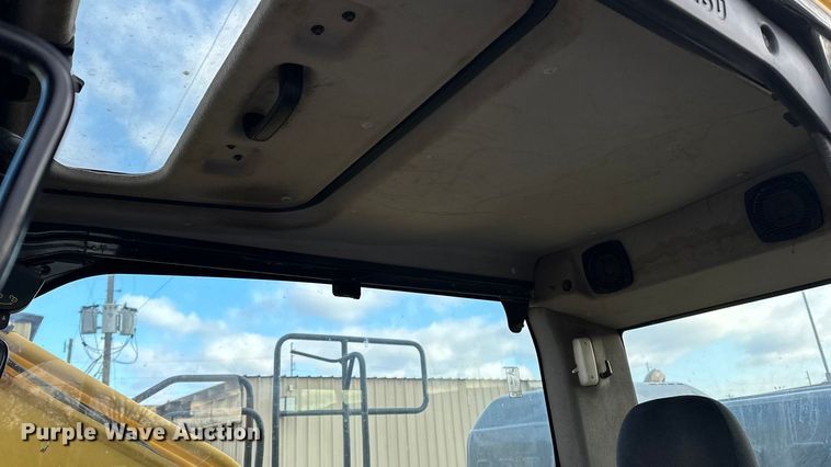 image for item DV0764 2019 Komatsu PC290LC-11 excavator