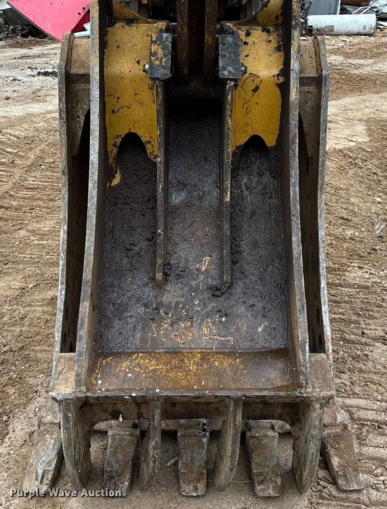image for item DW3376 2022 Caterpillar 325 excavator