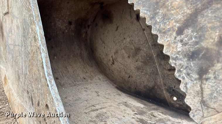 image for item DW3376 2022 Caterpillar 325 excavator