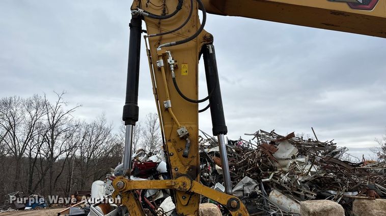 image for item DW3376 2022 Caterpillar 325 excavator