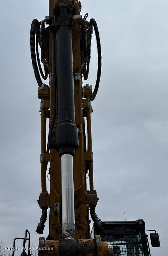 image for item DW3376 2022 Caterpillar 325 excavator