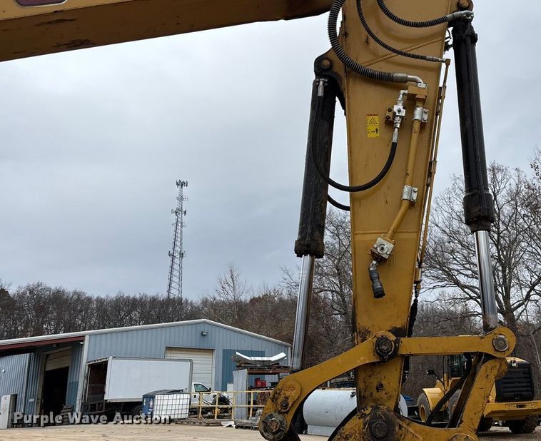 image for item DW3376 2022 Caterpillar 325 excavator