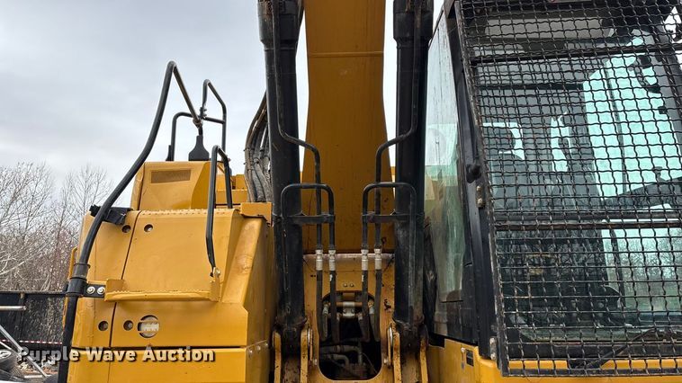 image for item DW3376 2022 Caterpillar 325 excavator