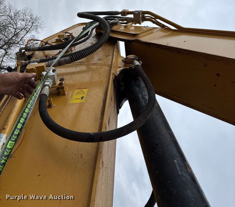 image for item DW3376 2022 Caterpillar 325 excavator