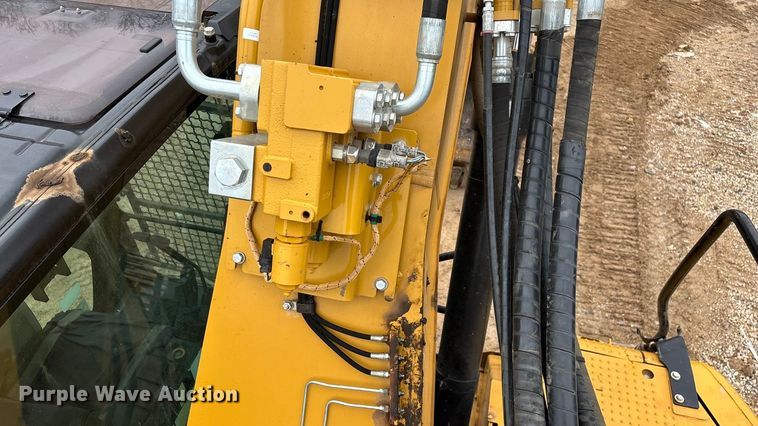 image for item DW3376 2022 Caterpillar 325 excavator