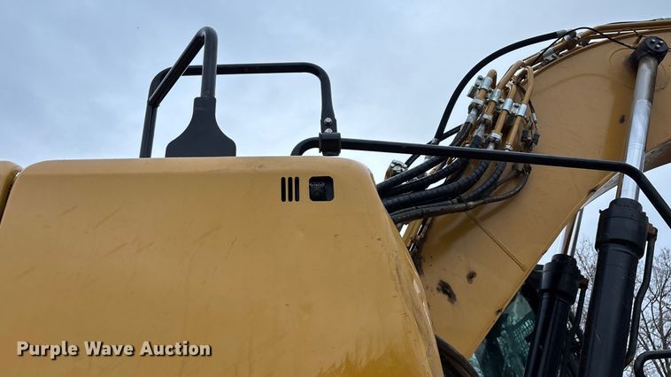 image for item DW3376 2022 Caterpillar 325 excavator
