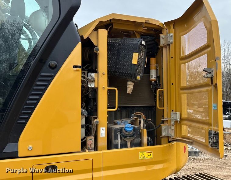 image for item DW3376 2022 Caterpillar 325 excavator