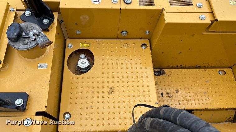 image for item DW3376 2022 Caterpillar 325 excavator