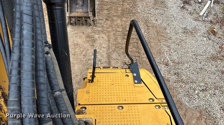 image for item DW3376 2022 Caterpillar 325 excavator