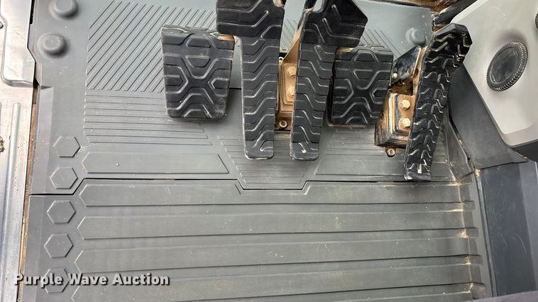 image for item DW3376 2022 Caterpillar 325 excavator