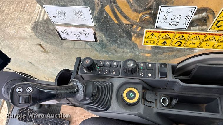 image for item DW3376 2022 Caterpillar 325 excavator