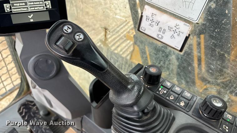 image for item DW3376 2022 Caterpillar 325 excavator